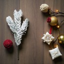 Zimowa, bogatosnieżona gałazka na 3 - YD17 - 01