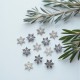 Ażurowe śnieżynki z gwiazdką białe i srebrne 12szt.