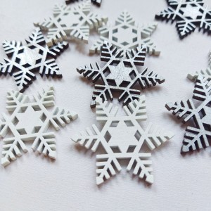 Ażurowe śnieżynki z gwiazdką białe i srebrne 12szt.