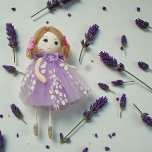 Laleczka wiosenna zawieszka - fioletowa