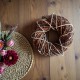Wianek pleciony z gałęzi - brązowy - 25cm